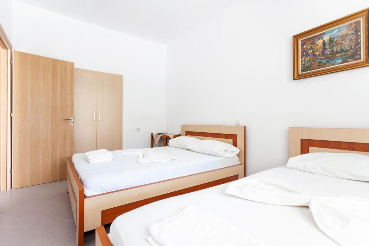 Vourtarea Guesthouse Himare Exterior foto