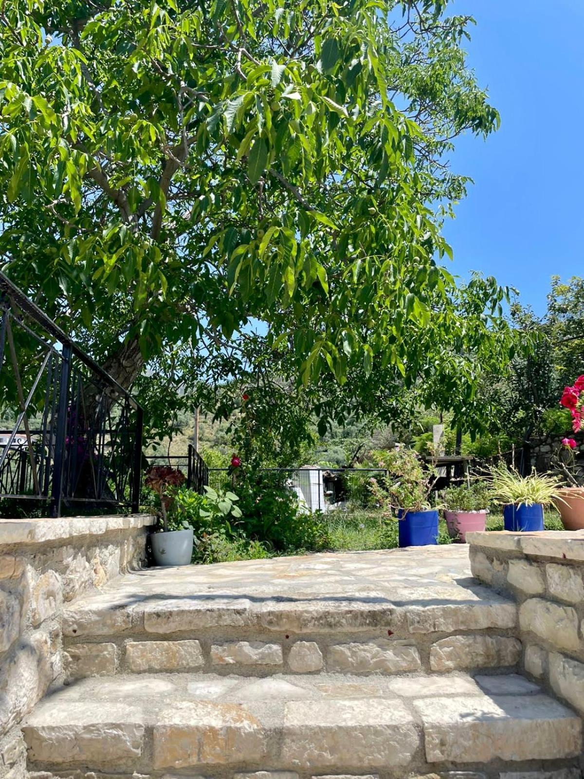 Vourtarea Guesthouse Himare Exterior foto