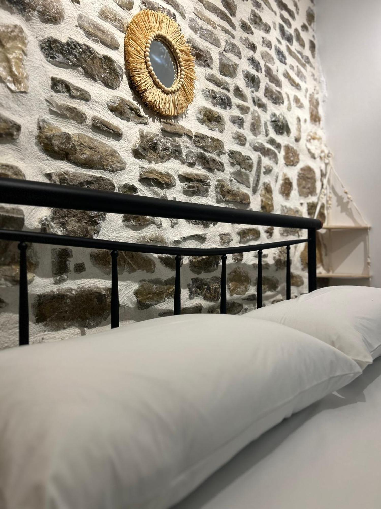 Vourtarea Guesthouse Himare Exterior foto