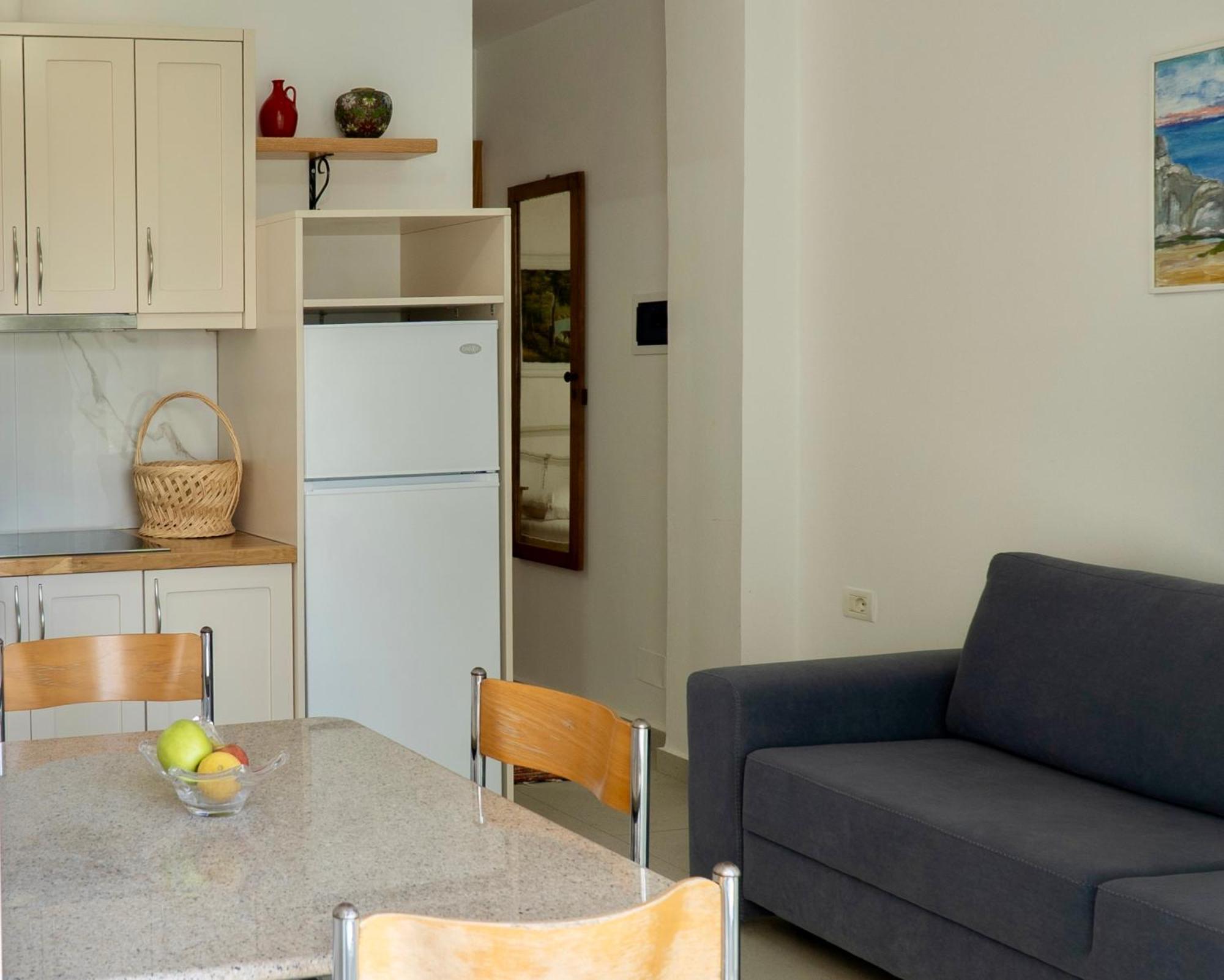 Vourtarea Guesthouse Himare Quarto foto