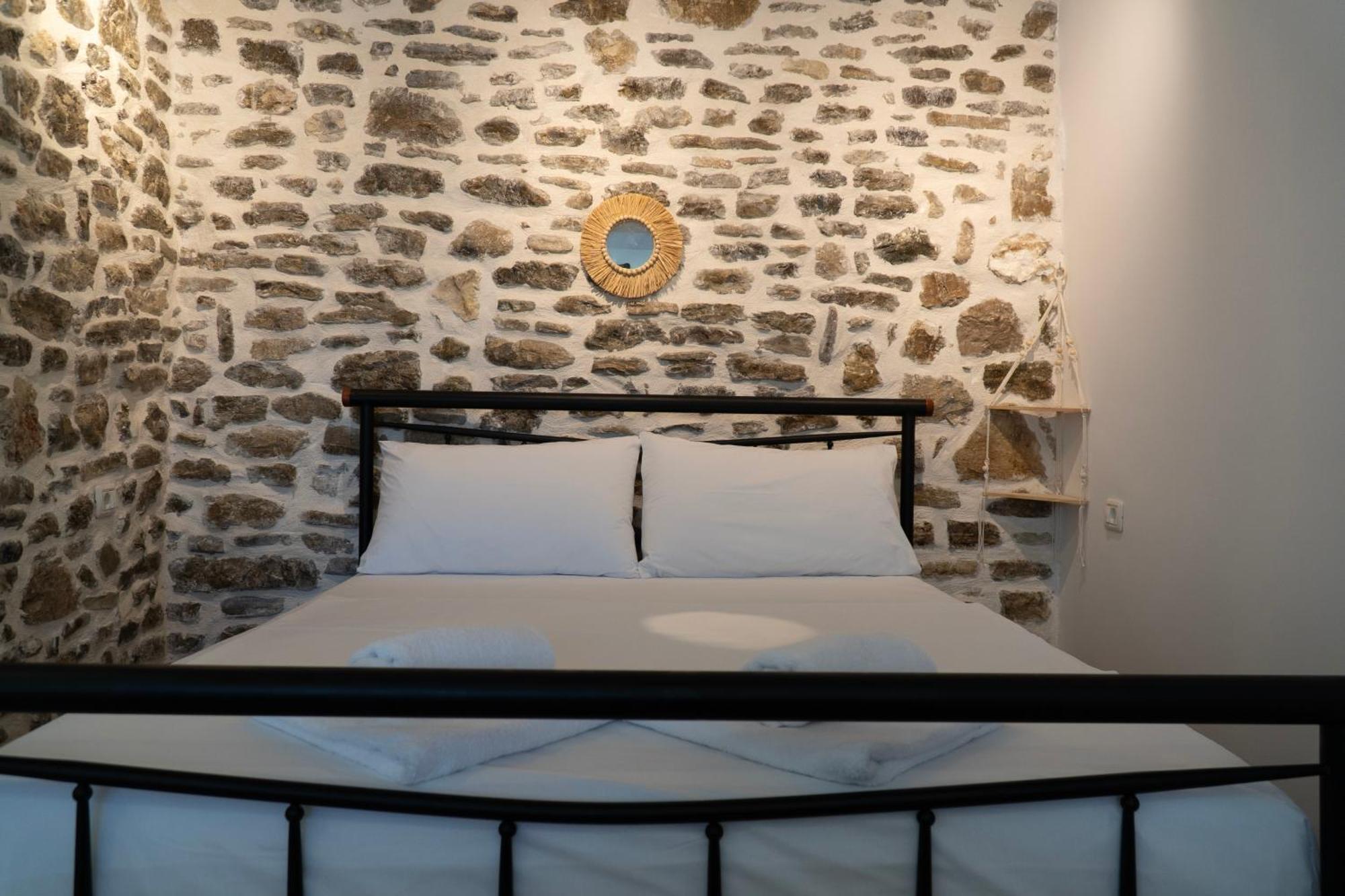 Vourtarea Guesthouse Himare Exterior foto