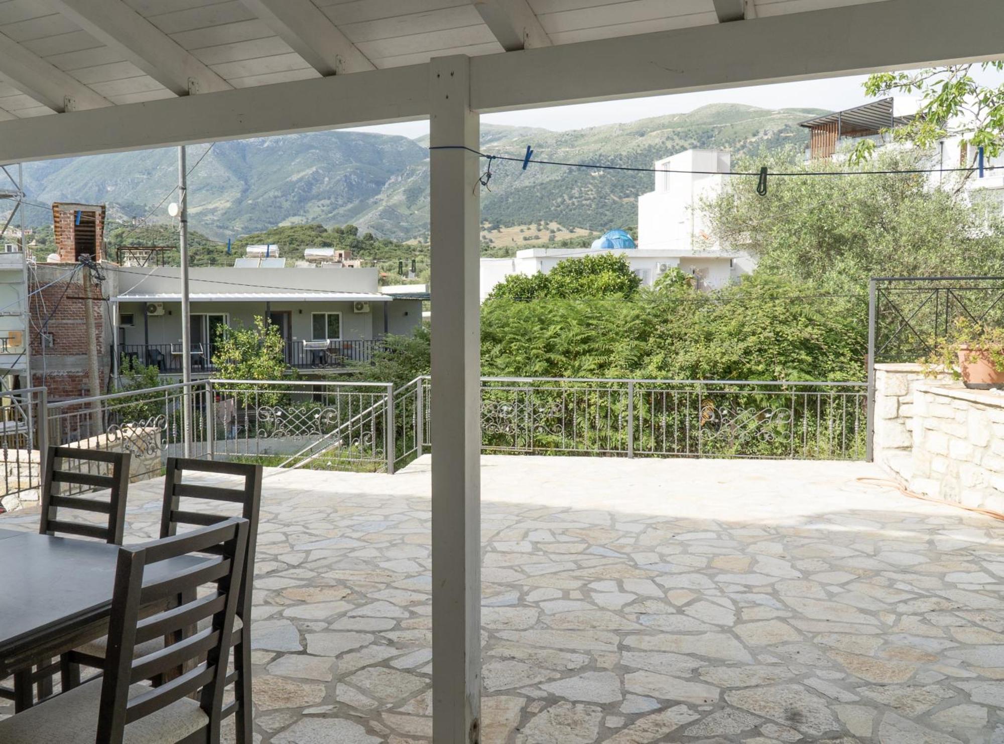 Vourtarea Guesthouse Himare Exterior foto