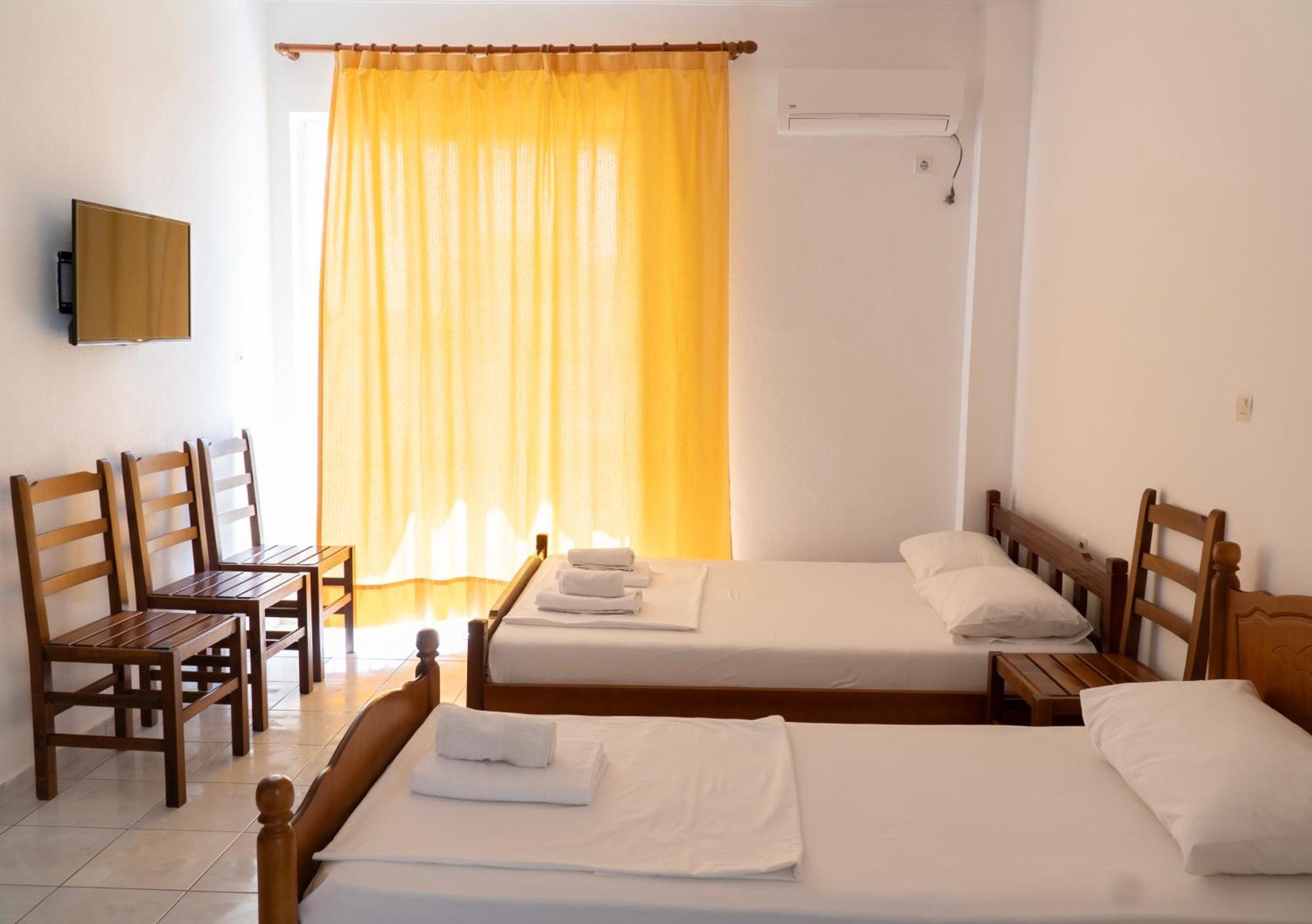 Vourtarea Guesthouse Himare Quarto foto