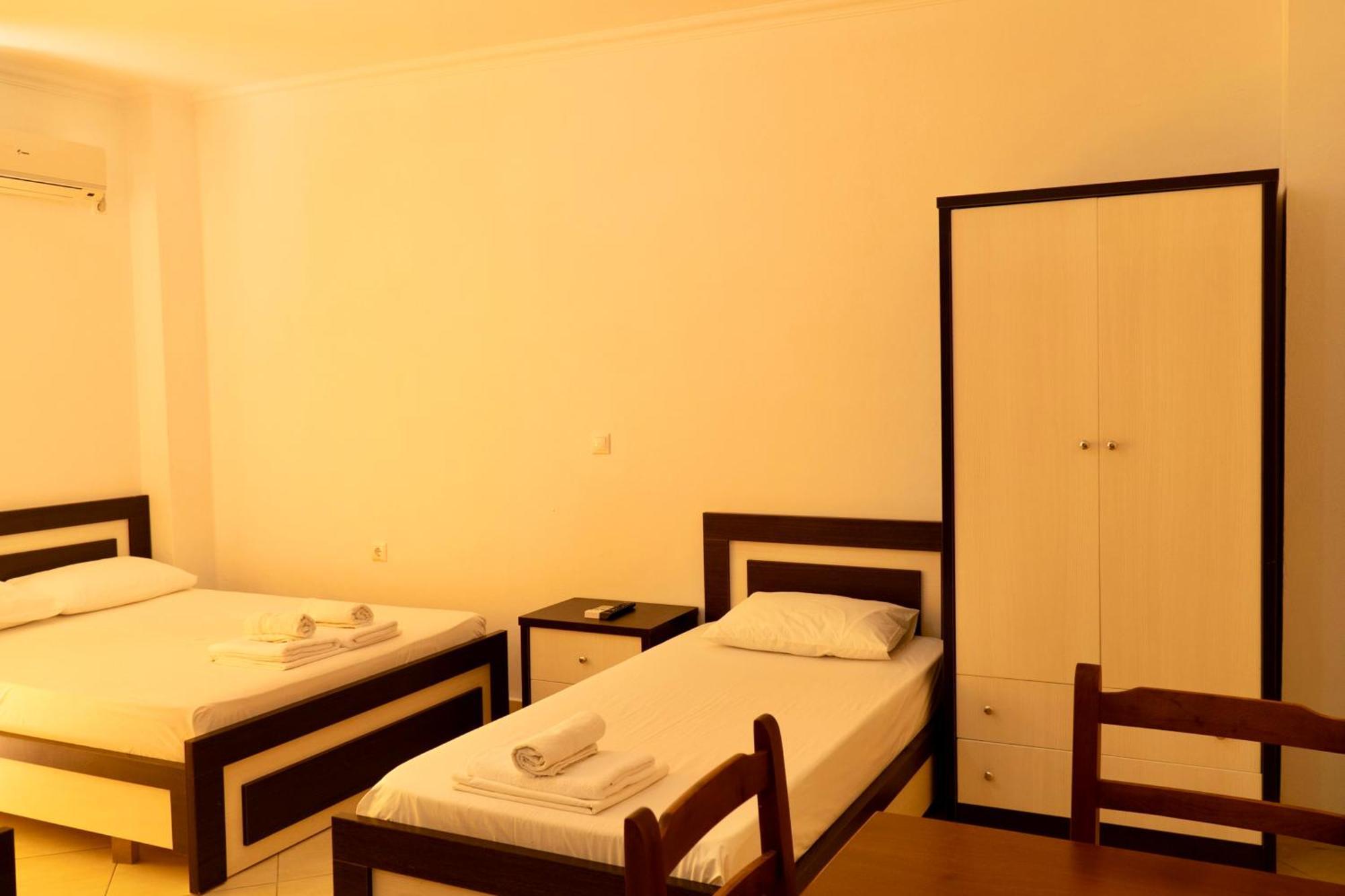 Vourtarea Guesthouse Himare Quarto foto