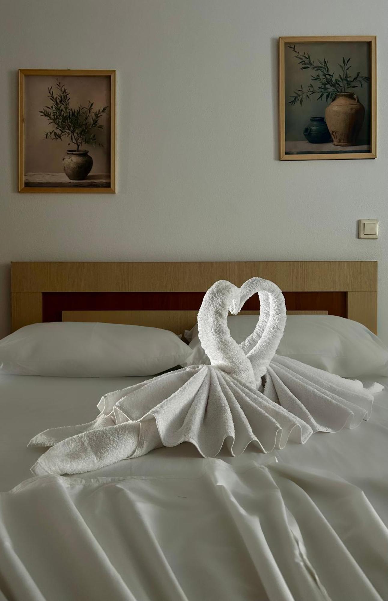 Vourtarea Guesthouse Himare Exterior foto